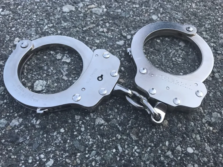 handcuffs-generic-patch-renee-schiavone-5___17170509138