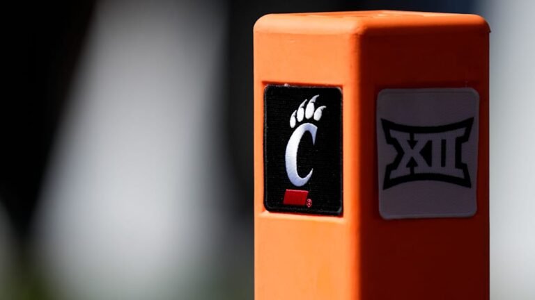 images_ImagnImages_mmsport_all_bearcats_01jtrj22j2e6c2v52t9s